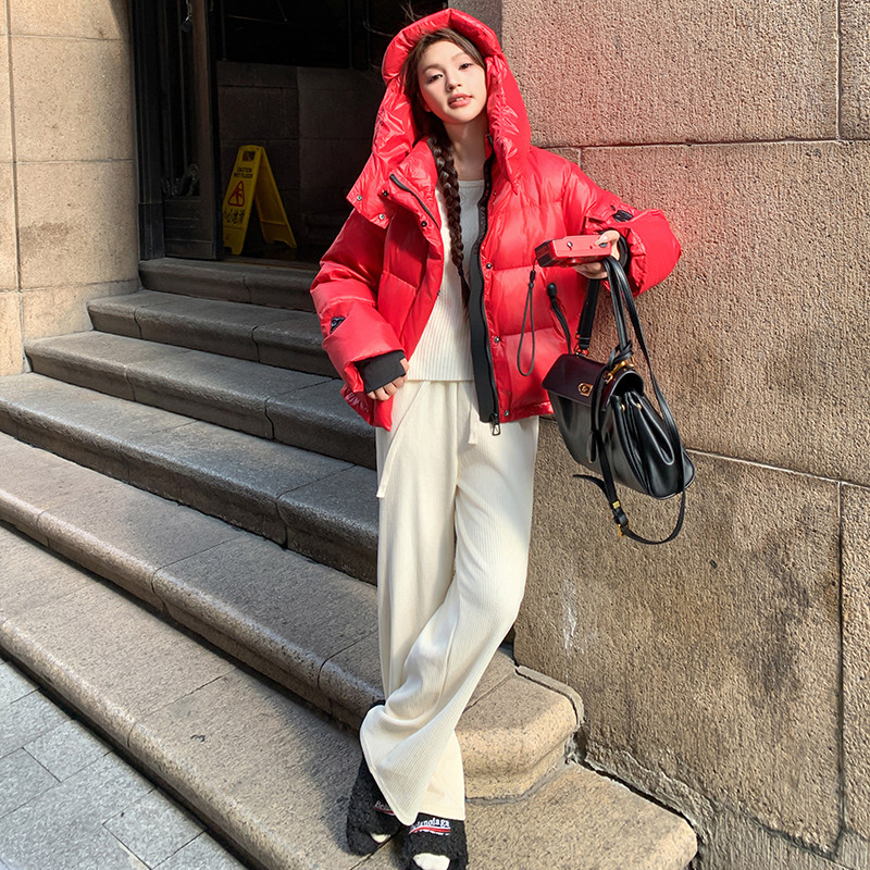 红色短款羽绒服女冬2024新款小个子时尚连帽加厚白鸭绒面包服外套,女装羽绒服,浙宝237