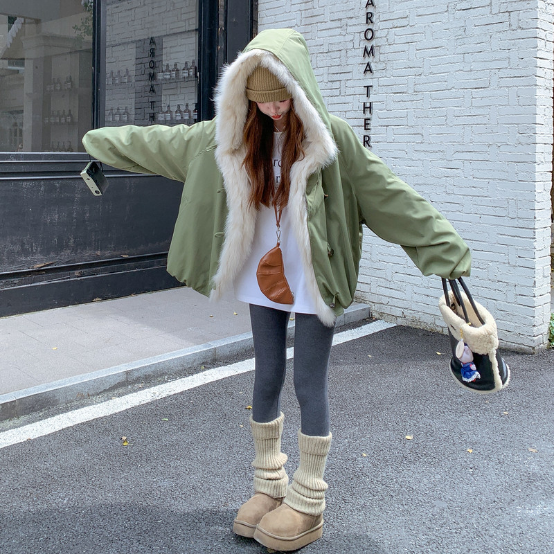 爆真狐狸毛大领子牛角扣25冬90鸭绒羽绒短款ZB237-2566-p435-k668，女装羽绒服，浙宝237