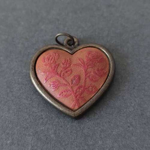 中古吊坠皮雕花桃心黄铜日本回流孤品老货Vintage收藏古着穿搭