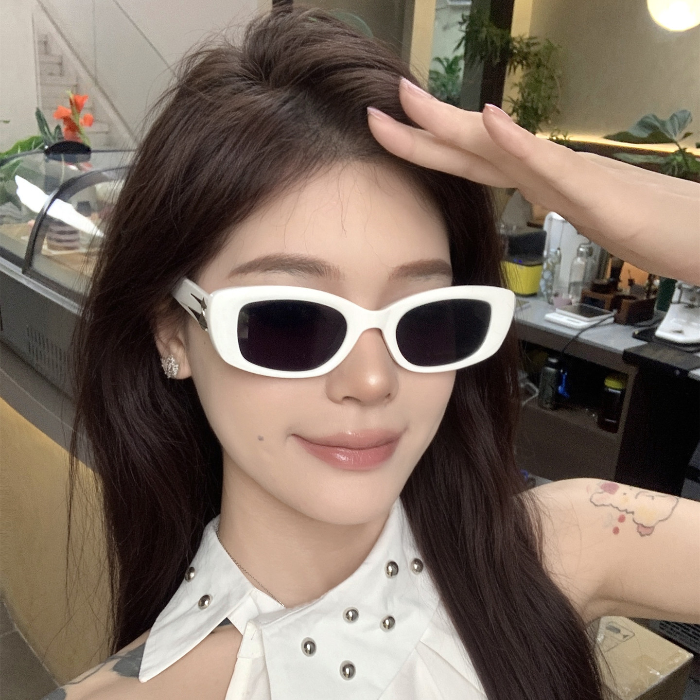 白色窄框氛围感网红墨镜女款秋夏度假旅行专用显瘦防紫外线太阳镜