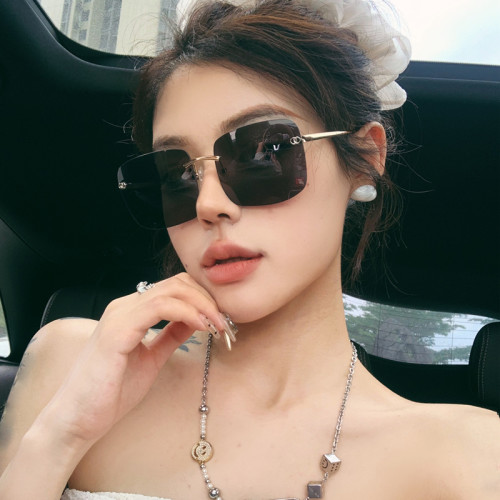 复古银色金属老钱风2025新款太阳镜女款欧美辣妹显脸小高级感墨镜