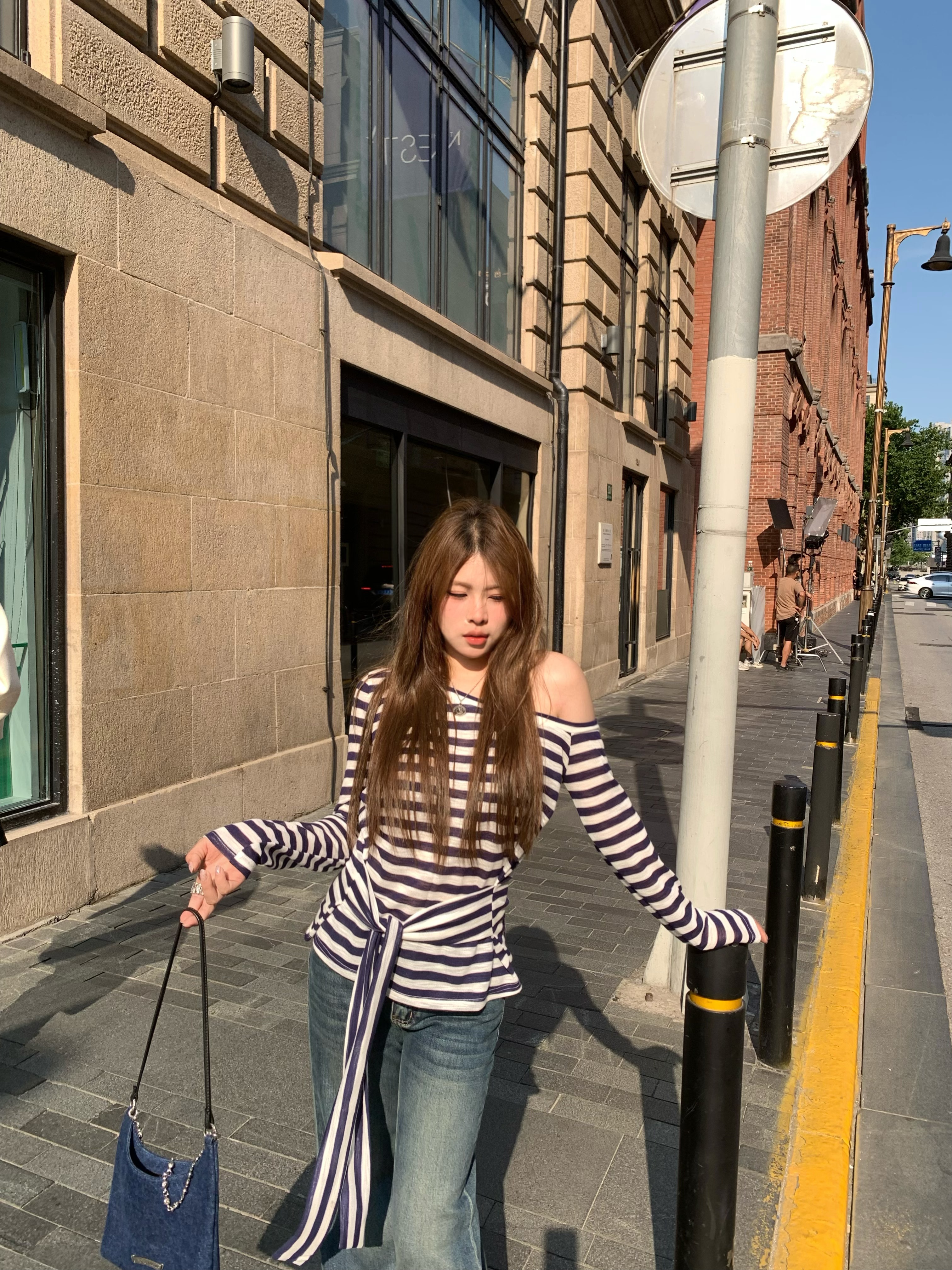 宅宅athome//胶片定格 蓝白条纹斜肩长袖T恤宽松慵懒系带显瘦上衣