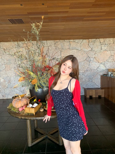 宅宅Athome// 茶歇时光 藏青色碎花吊带连衣裙修身显瘦百搭短裙