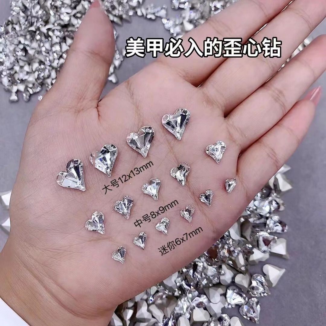 网红歪心美甲钻透白色闪闪爱心水钻指甲饰品大小桃心美甲装饰,彩妆/香水/美妆工具,指甲装饰,淘宝优惠券,粉丝福利购,淘宝优惠卷