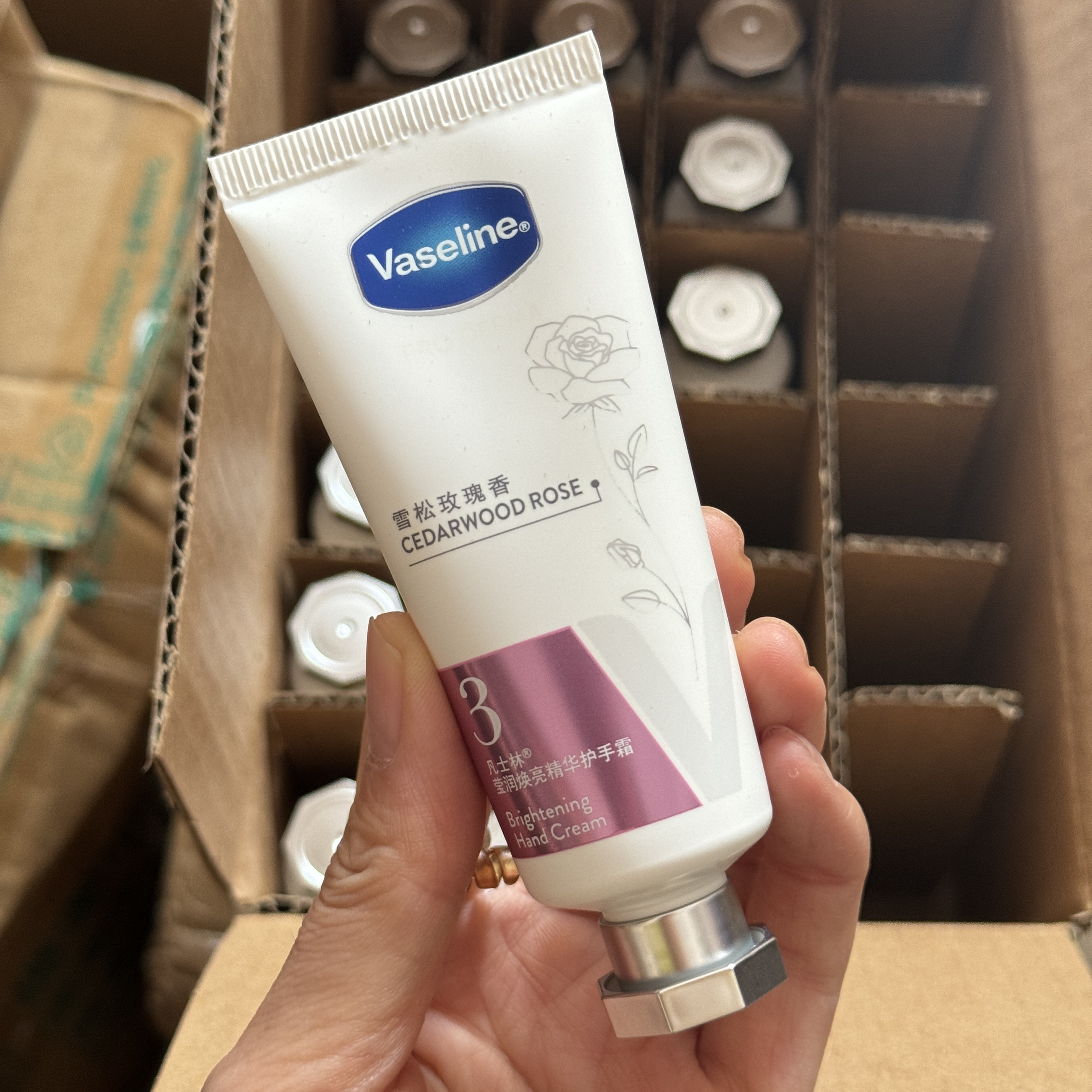 凡家经典！莹润焕亮精华护手霜40g 雪松玫瑰木质香