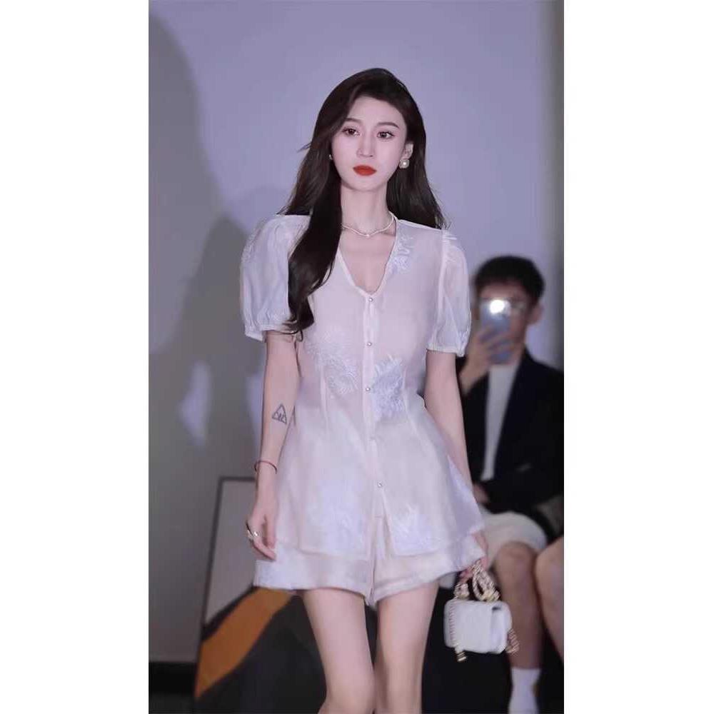 FAshi 2024夏季新款洋气时尚御姐气质女神范白色上衣短裤两件套装