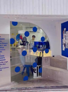 ins风克莱因蓝色波点玻璃橱窗贴纸 咖啡奶茶服装店铺背景墙面装饰