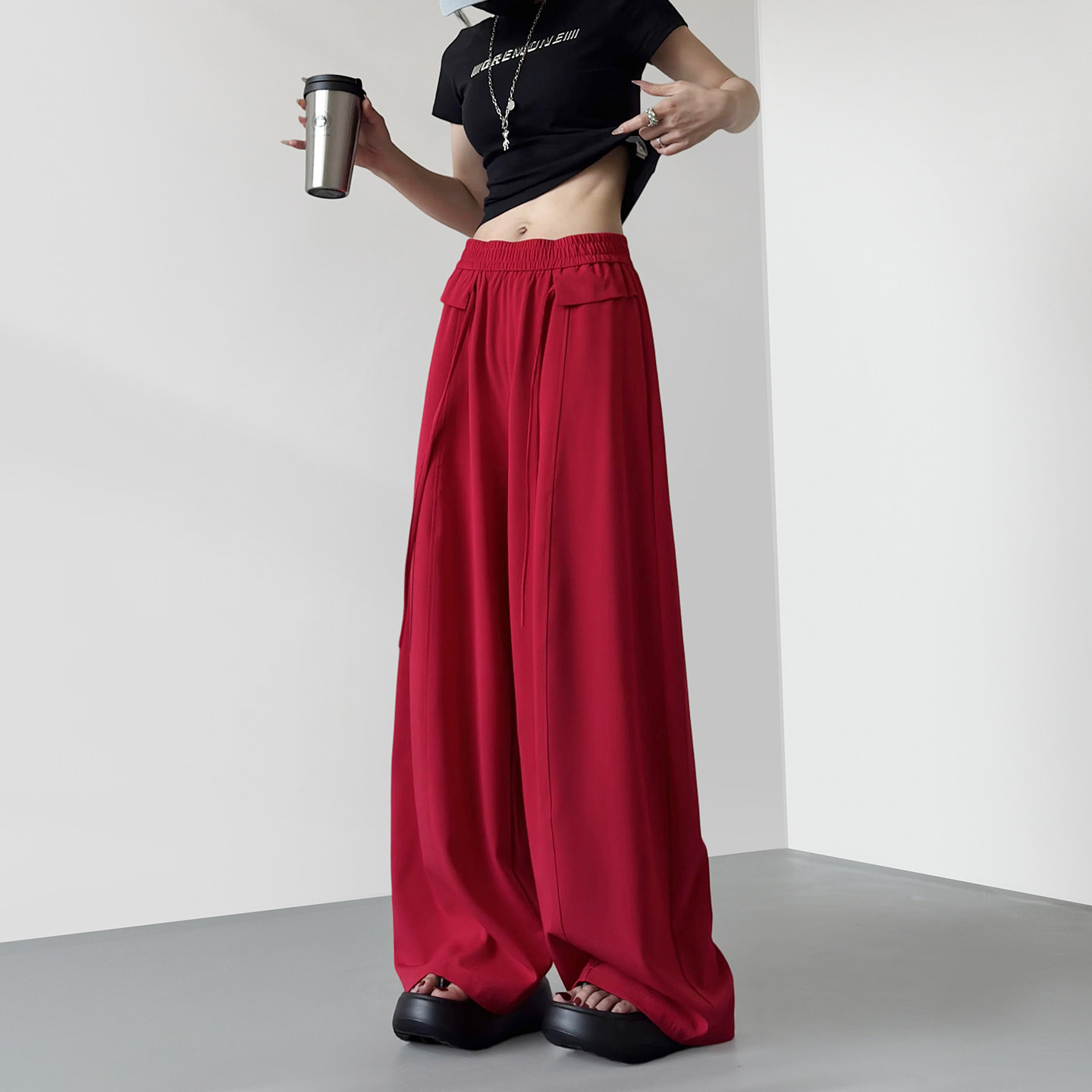 红色酷飒拽姐荷叶边休闲阔腿裤女2026夏季大码胖mm显瘦跳舞运动裤
