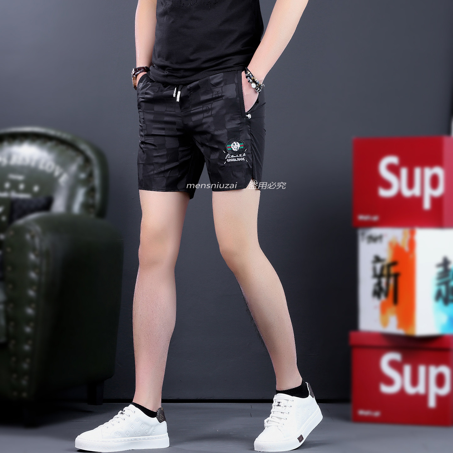 男士黑色印花短裤夏季休闲三分裤修身速干运动冰丝薄款格子四分裤