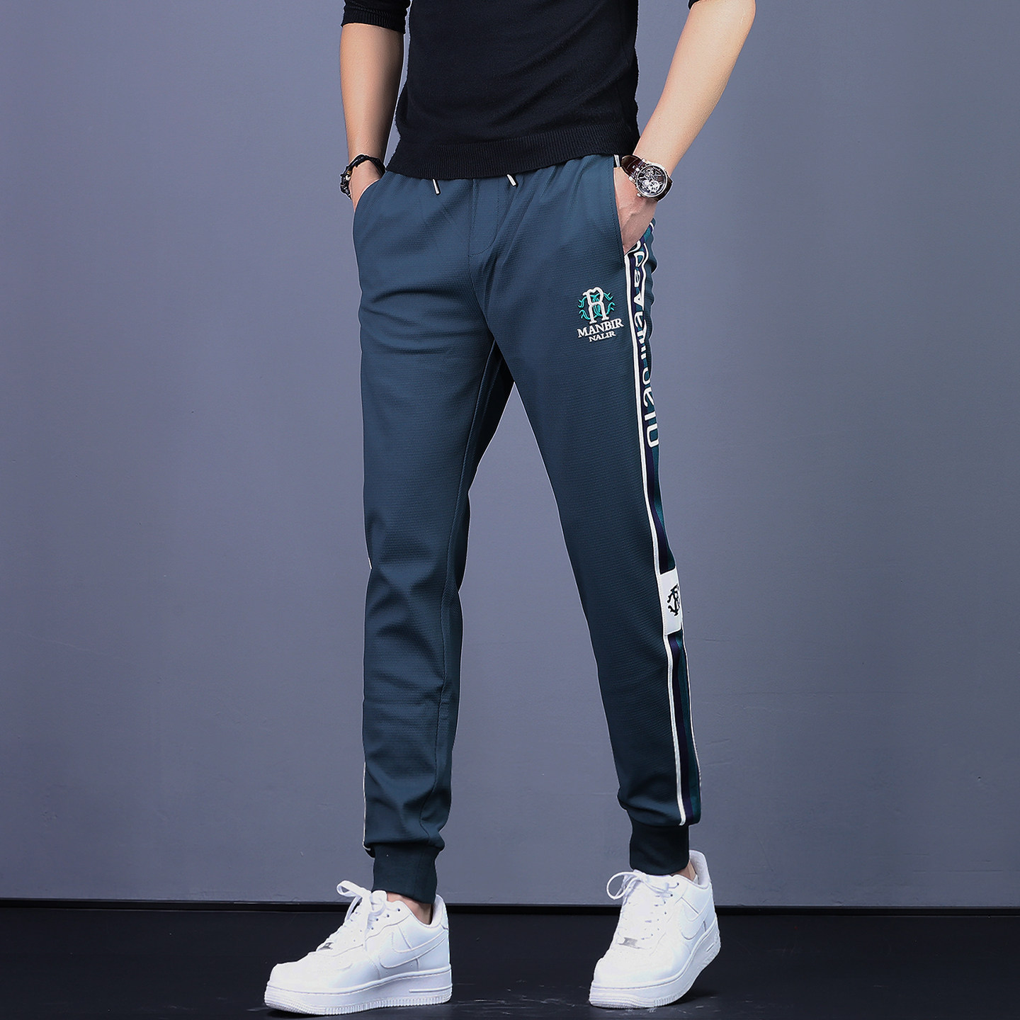 男士秋冬休闲裤时尚潮流刺绣束脚裤百搭运动长裤男款绿色男卫裤