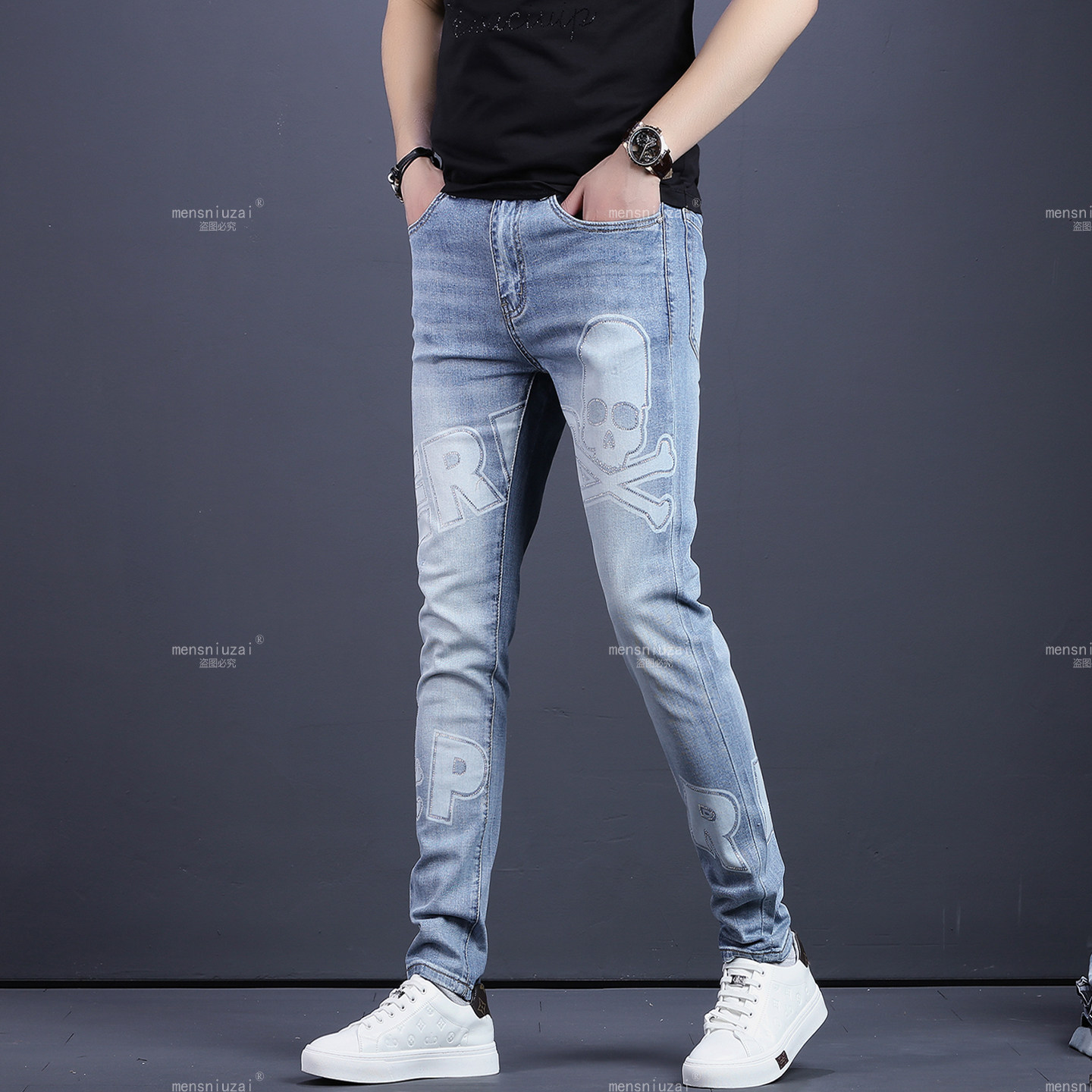 潮牌男士修身牛仔裤浅蓝色弹力烫钻长裤潮流设计感骷髅头休闲裤