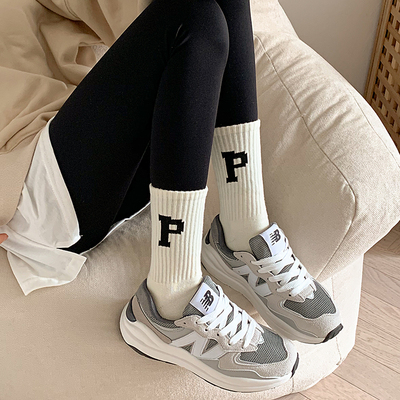 鲨鱼袜子外穿字母女中筒白色