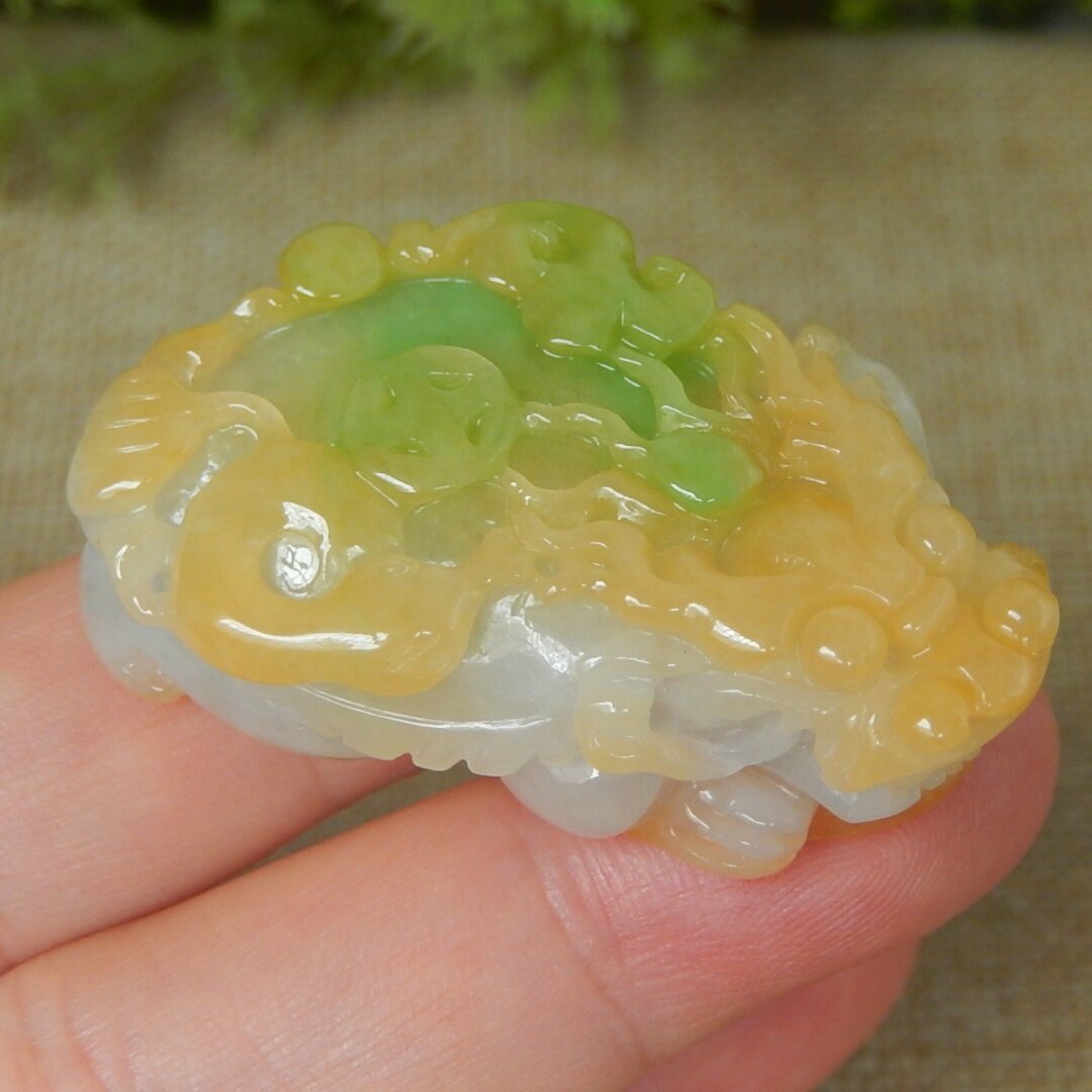 缅甸A货翡翠原石半明料玉石毛料大马坎冰糯种黄加绿貔貅挂件V3420
