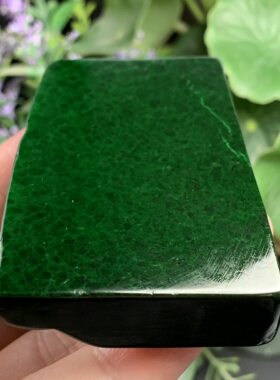 缅甸天然A货翡翠满色干青边角料
