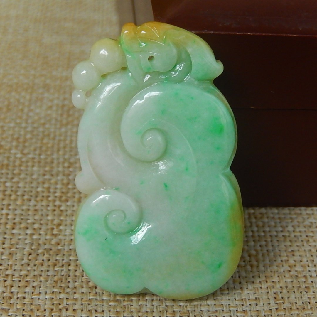 缅甸A货翡翠大马坎黄加绿如意