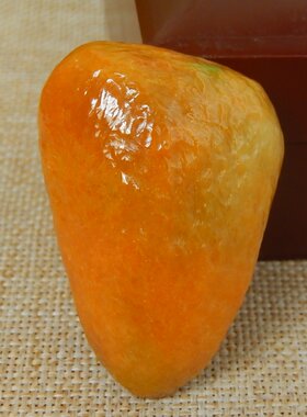 缅甸A货翡翠大马坎黄加绿边角料