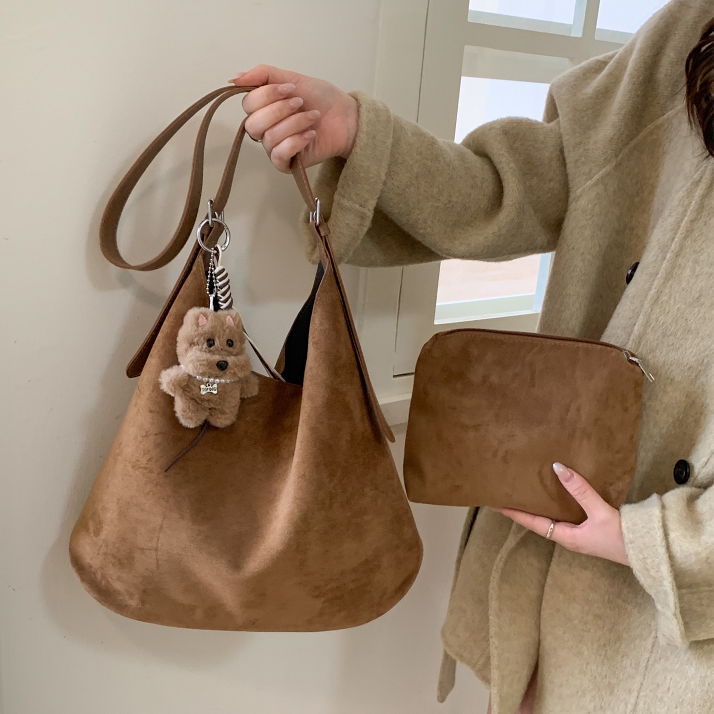 麂皮绒包包女大容量2025新款秋冬季复古单肩斜挎子母包通勤水桶包