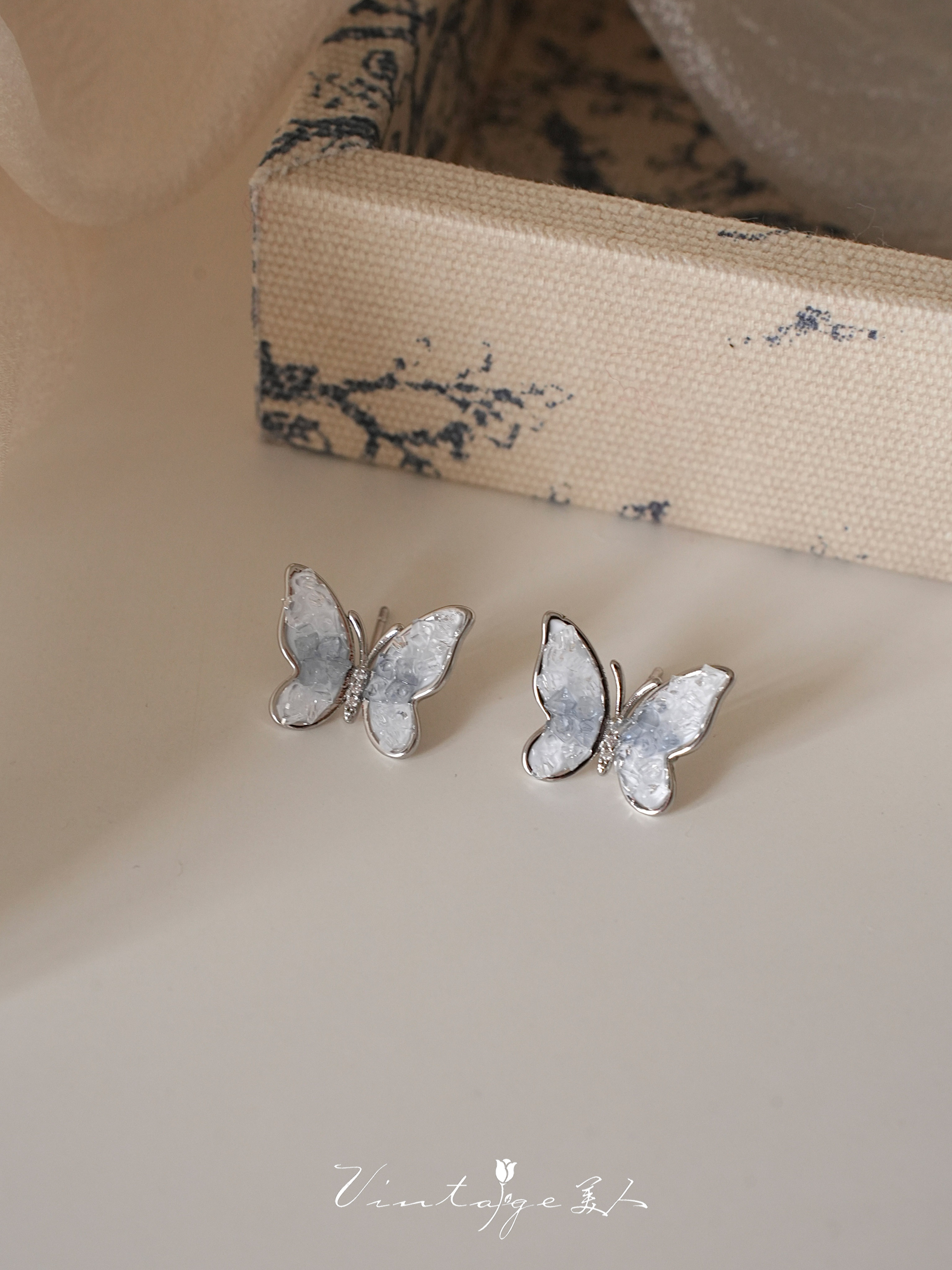 「冰蓝蝴蝶」baby蓝碎石耳钉