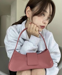 小众设计师同款丝绒缎面包 2023新款绸缎腋下包单肩包法棍包2色