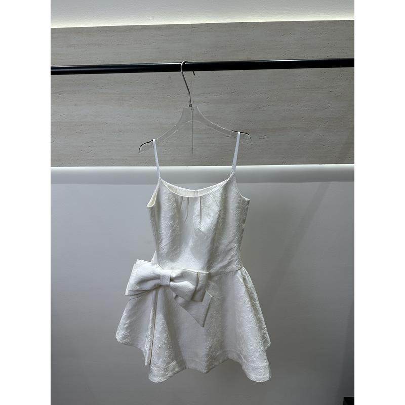 减龄甜美蝴蝶结肌理感吊带压褶连衣裙,女装/女士精品,连衣裙,淘宝优惠券,粉丝福利购,淘宝优惠卷