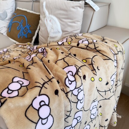 hellokitty披肩毛毯|办公室午睡毛绒沙发毯子盖腿工位午睡绒毯