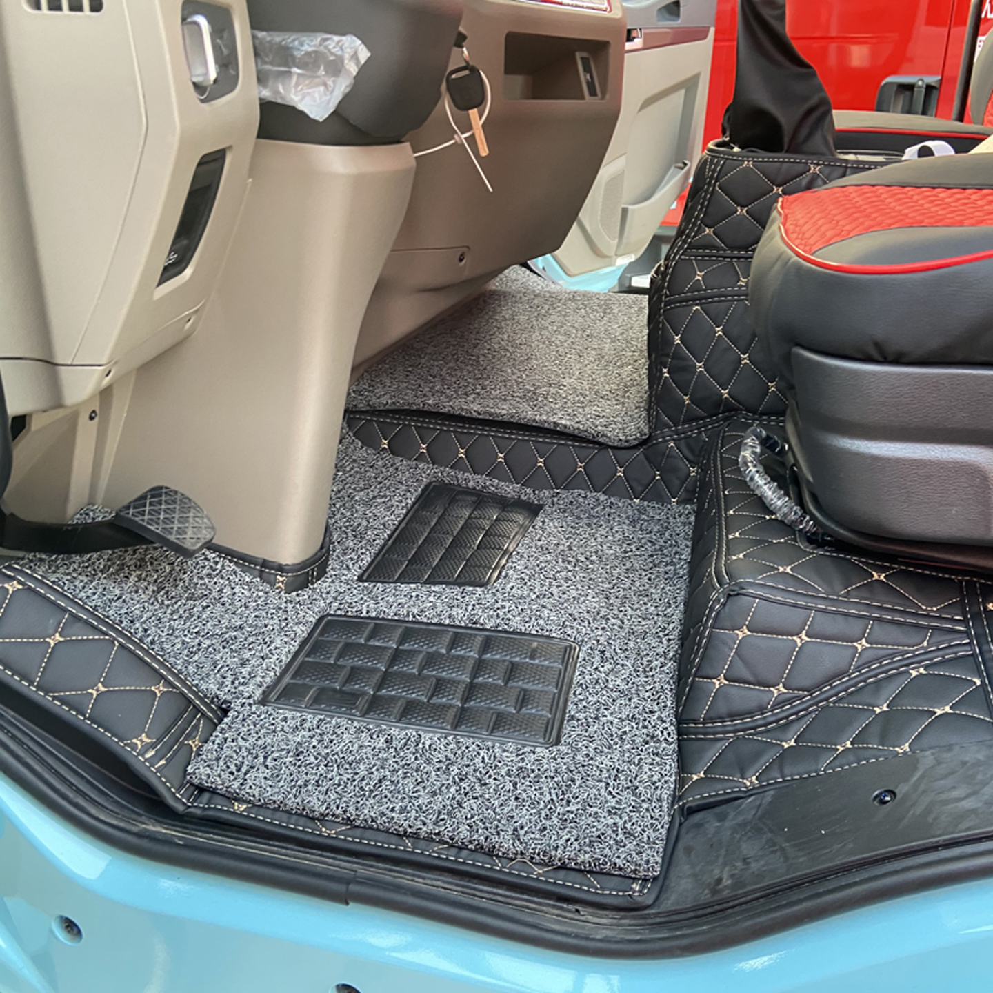 陕汽德龙L5000G500龙骥脚垫