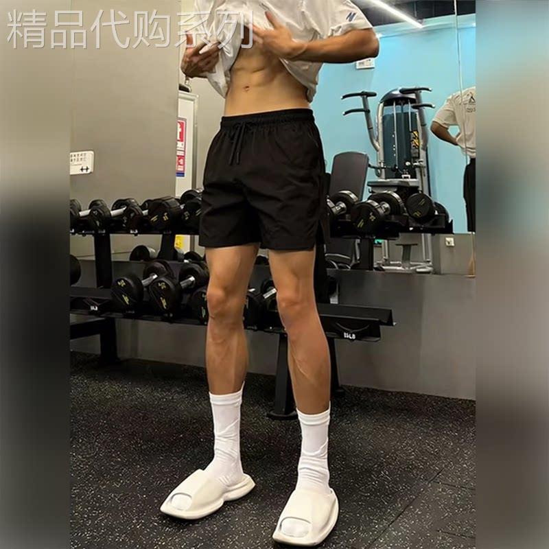 高端黑色冰丝速干四分短裤男士2026夏季健身五分裤跑步专用沙滩裤