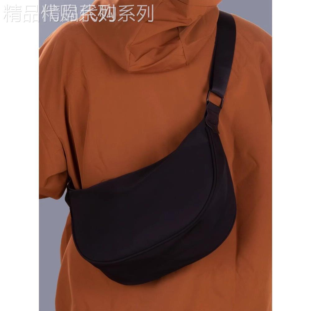 香港免税代购新款牛津布斜挎包男单肩包男士饺子包大容量商务背包