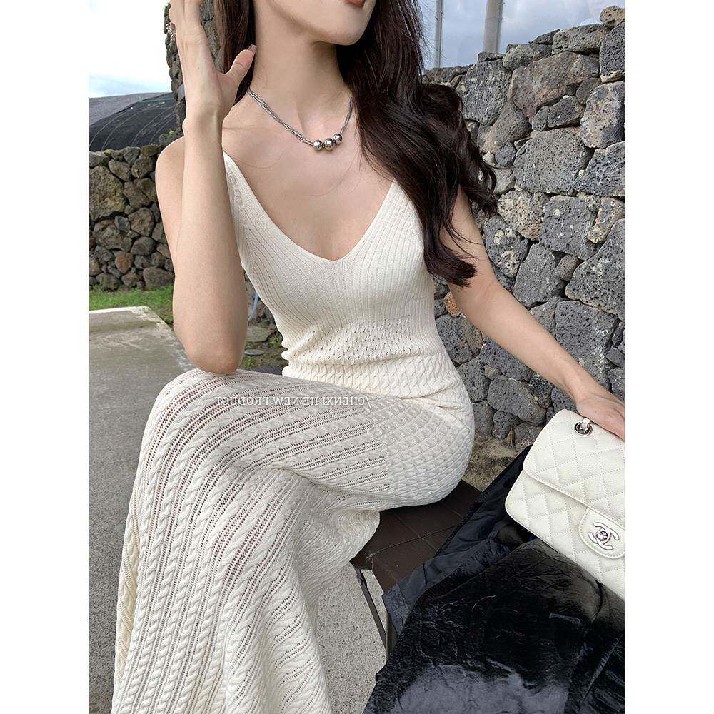 韩国针织连衣裙吊带长裙女士2025新款内搭修身显瘦镂空包臀背心裙