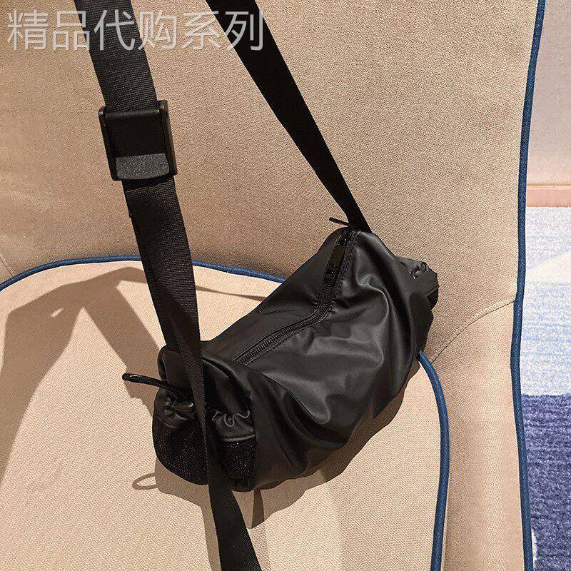 轻奢防水尼龙布包大容量休闲单肩运动包斜挎包圆筒包小众时尚女包