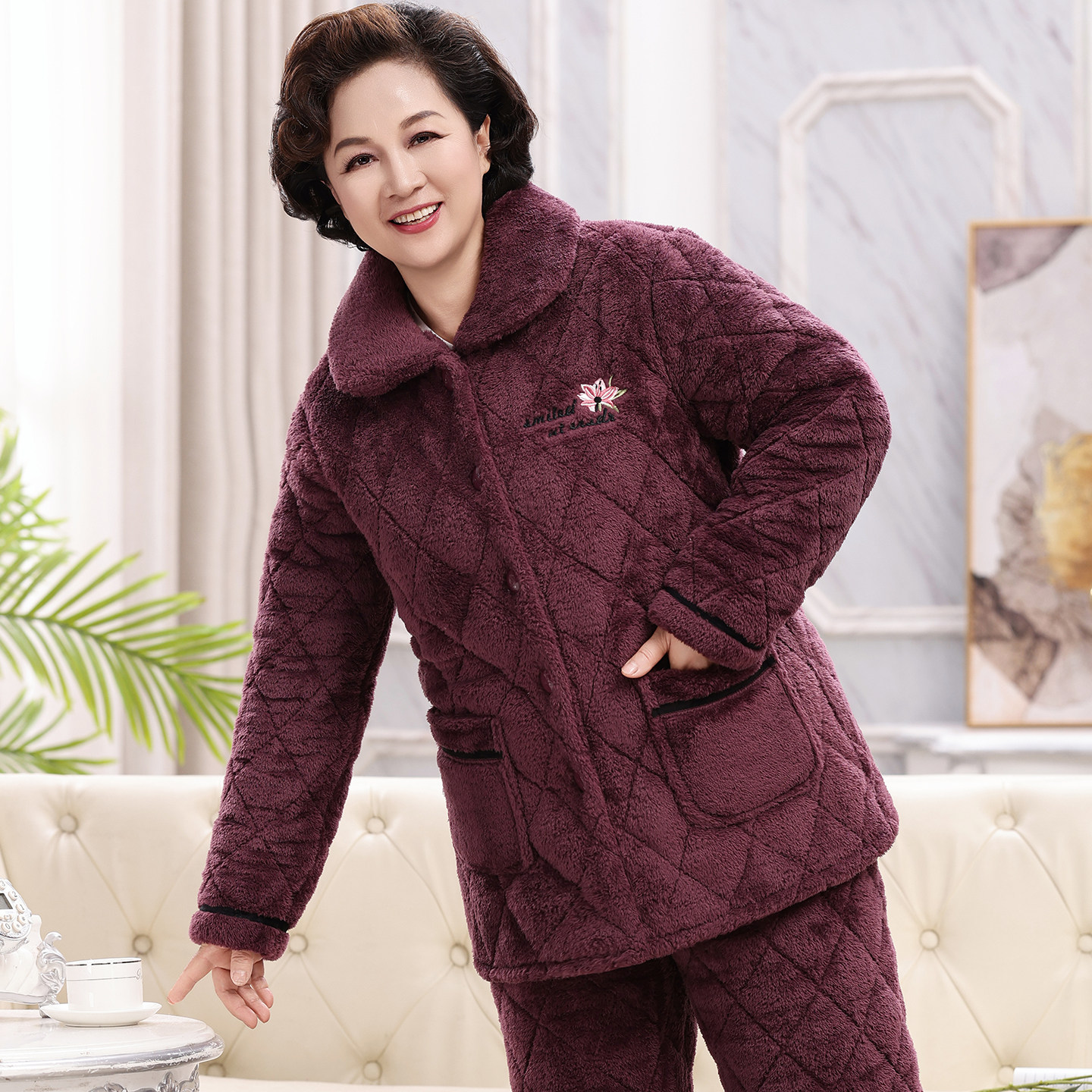 冬季珊瑚绒女士睡衣加厚加绒三层夹棉中老年妈妈家居服套装秋冬款