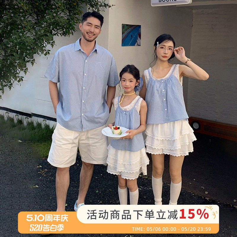 不一样的特别的亲子装夏装一家三口格子衬衫母女海边度假套装母子