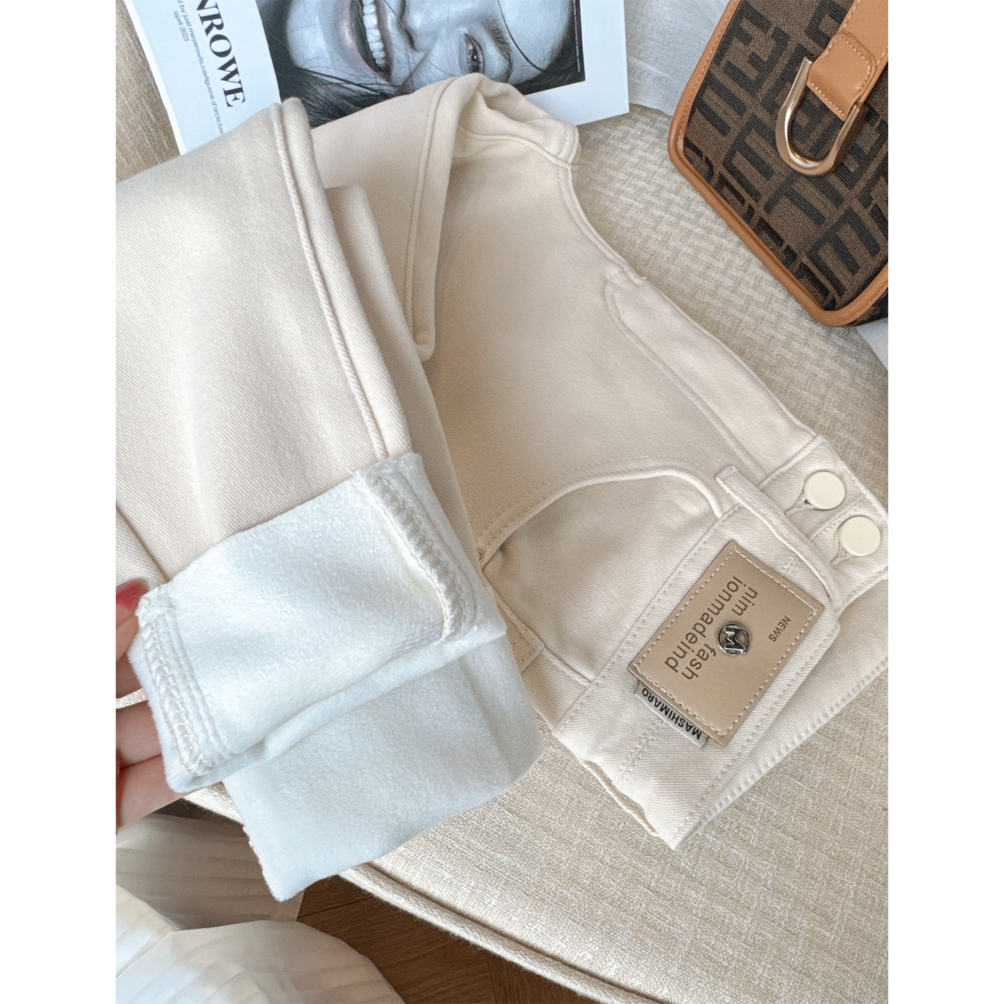 米白色加绒紧身牛仔裤