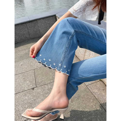 小众设计感~浅色花边微喇牛仔裤