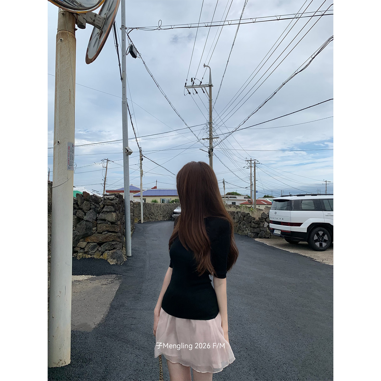 子Mengling  长期主义 黑色辣妹收腰中袖上衣女夏季修身显瘦T恤