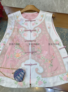 多多设计-春极简大牌老钱新中式醋酸粉拼白绣花盘扣马甲YS3-t188