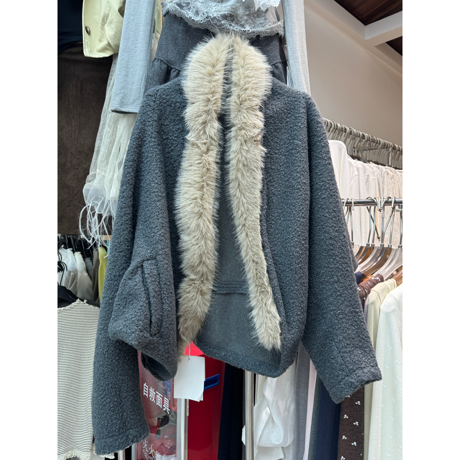 一善服饰冬上新灰雾信笺毛领氛围感蝙蝠侠外套卫衣外套H1227C-8C