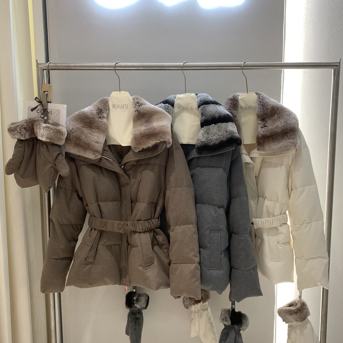 多多店绒服保暖羽绒服外套(配毛领獭兔毛真毛可拆卸,腰带)25005