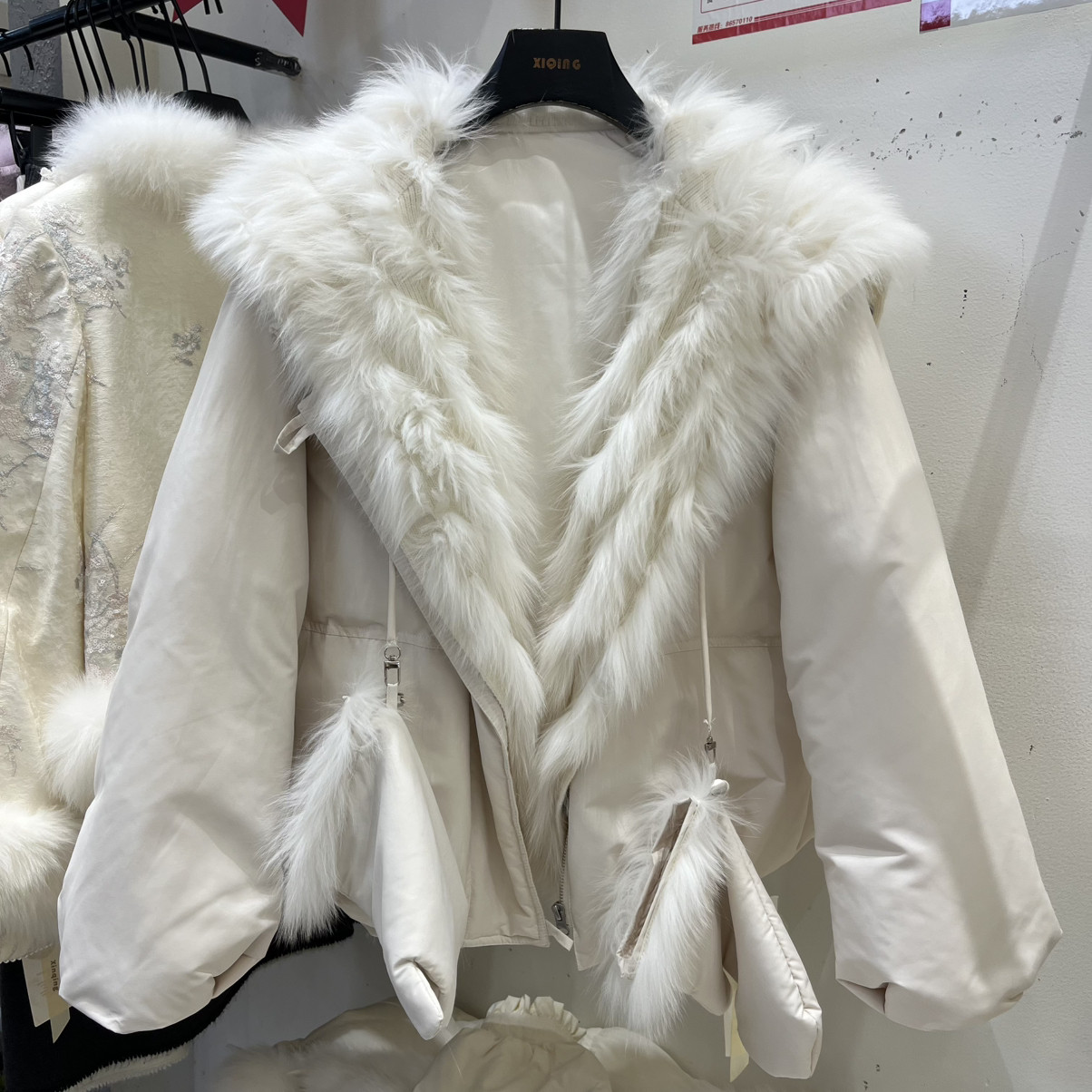 多多狸毛领保暖羽绒服外套(配可拆卸真狐狸毛毛领,手套)XQ多0368