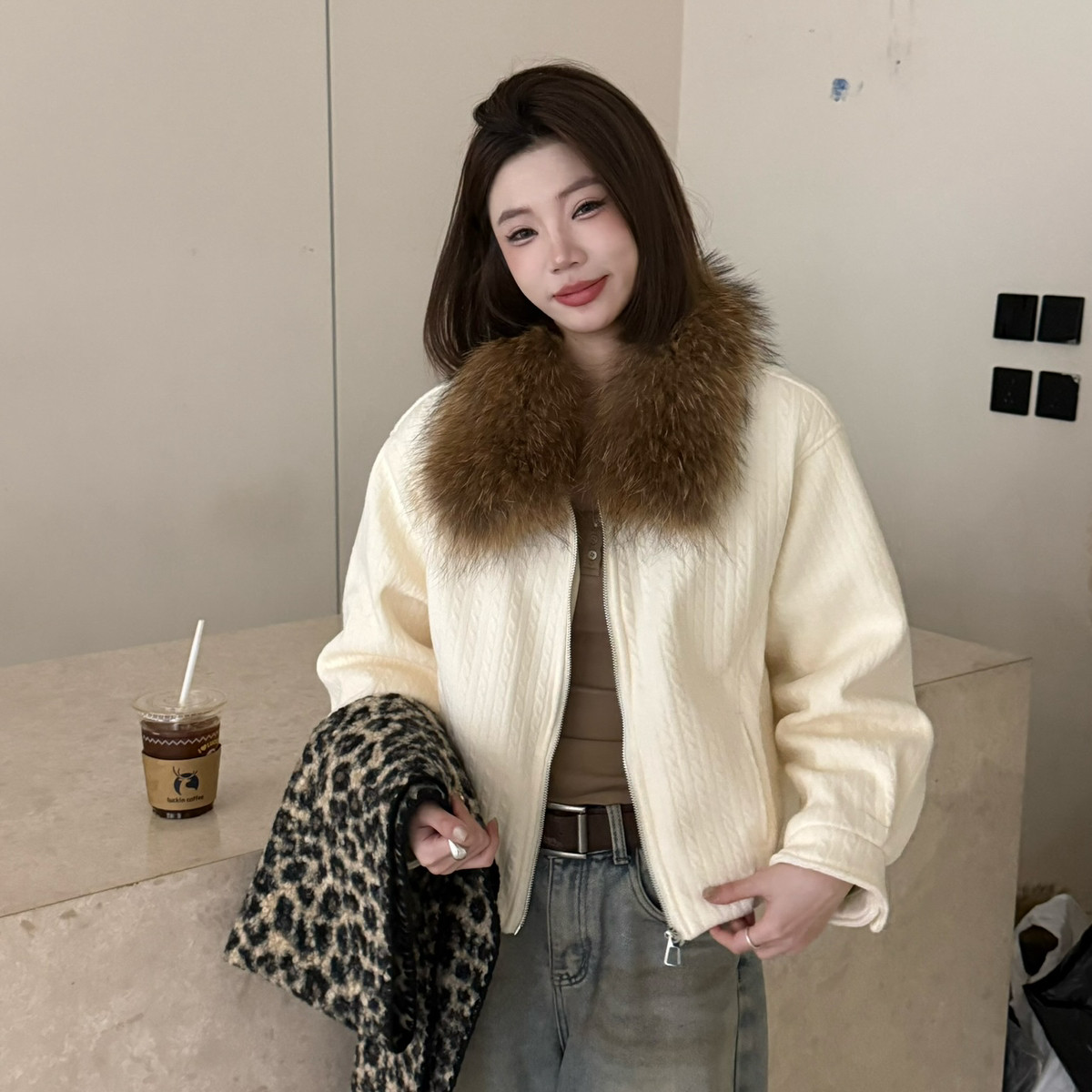 多多绒服休闲保暖保暖羽绒服外套(配可拆真貉子毛毛领)YS1-9906