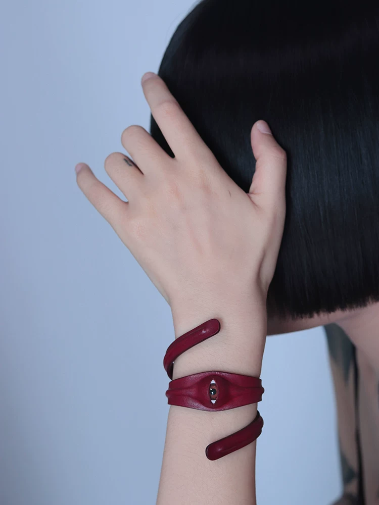Small design choker, red bracelet, beads, accessory