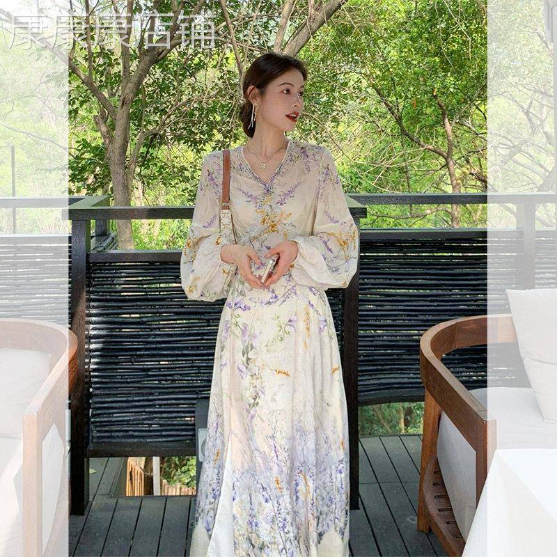 茶歇法式气质白色碎花裙子两件套女2026春季小个子温柔风套装裙子
