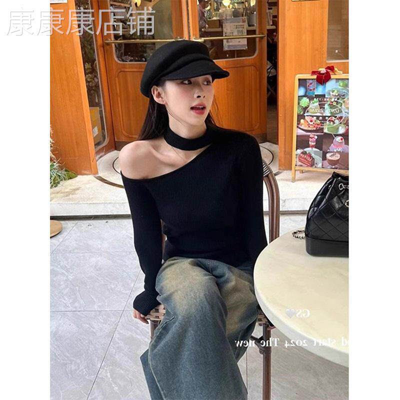 黑色挂脖斜领长袖针织毛衣女秋冬季欧货设计感露肩内搭打底衫上衣