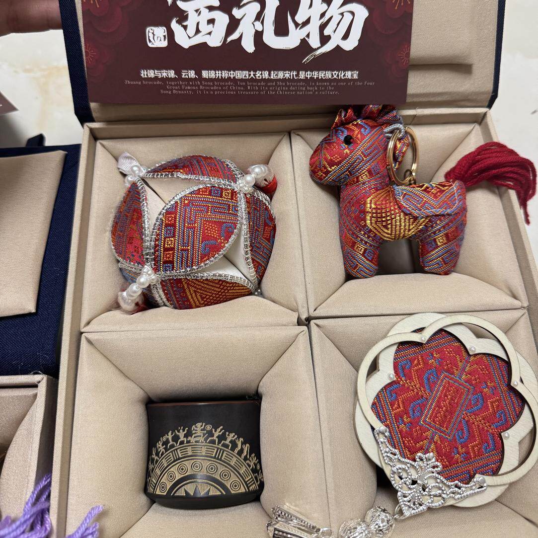广西非遗壮锦四宫格手工礼盒