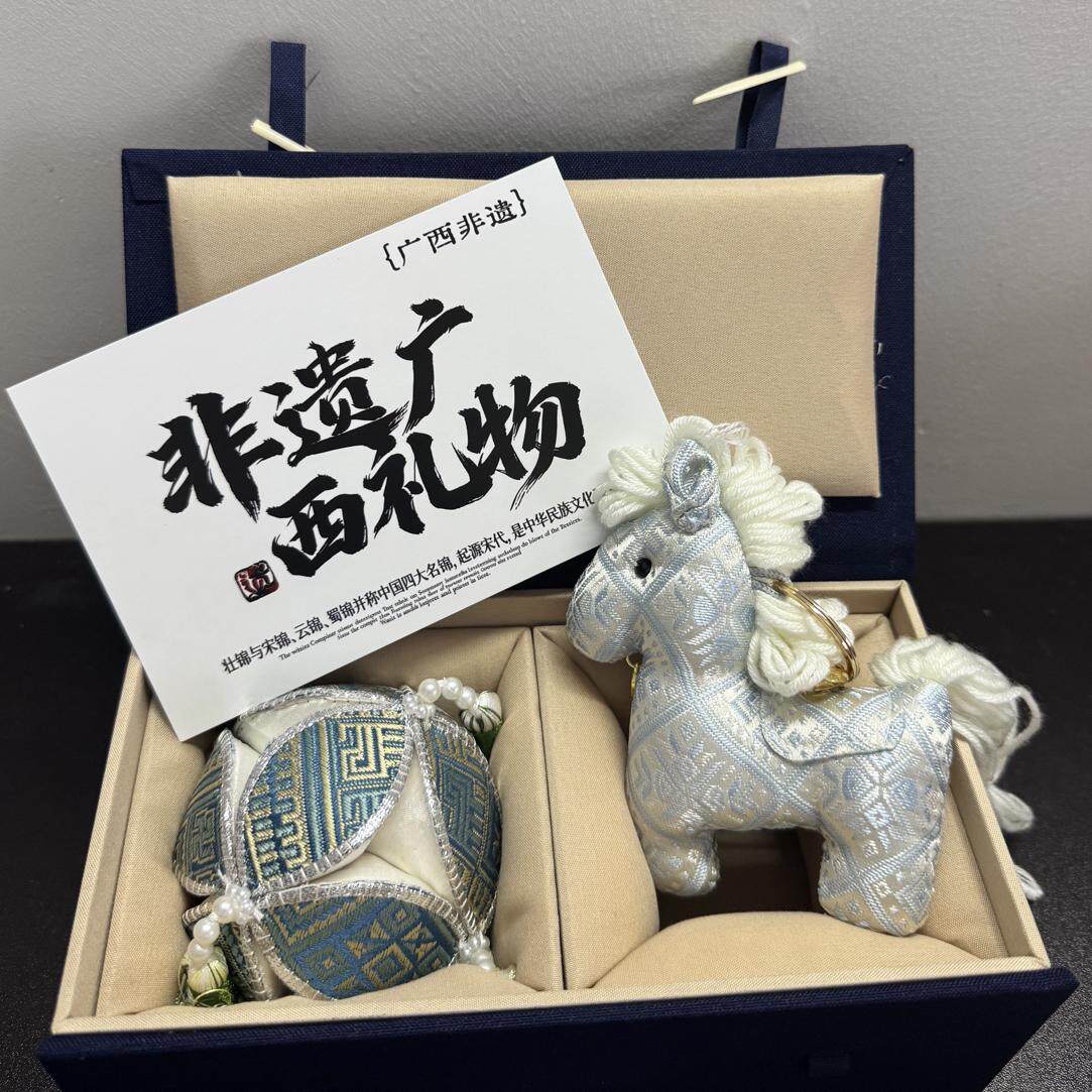 广西非遗壮锦文创绣球礼盒