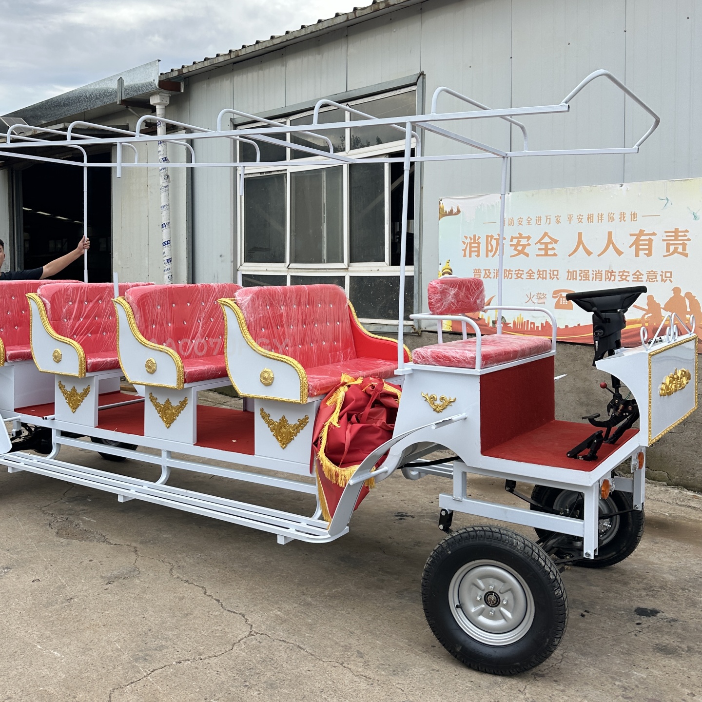 内蒙草原观光拉客马车制作厂家