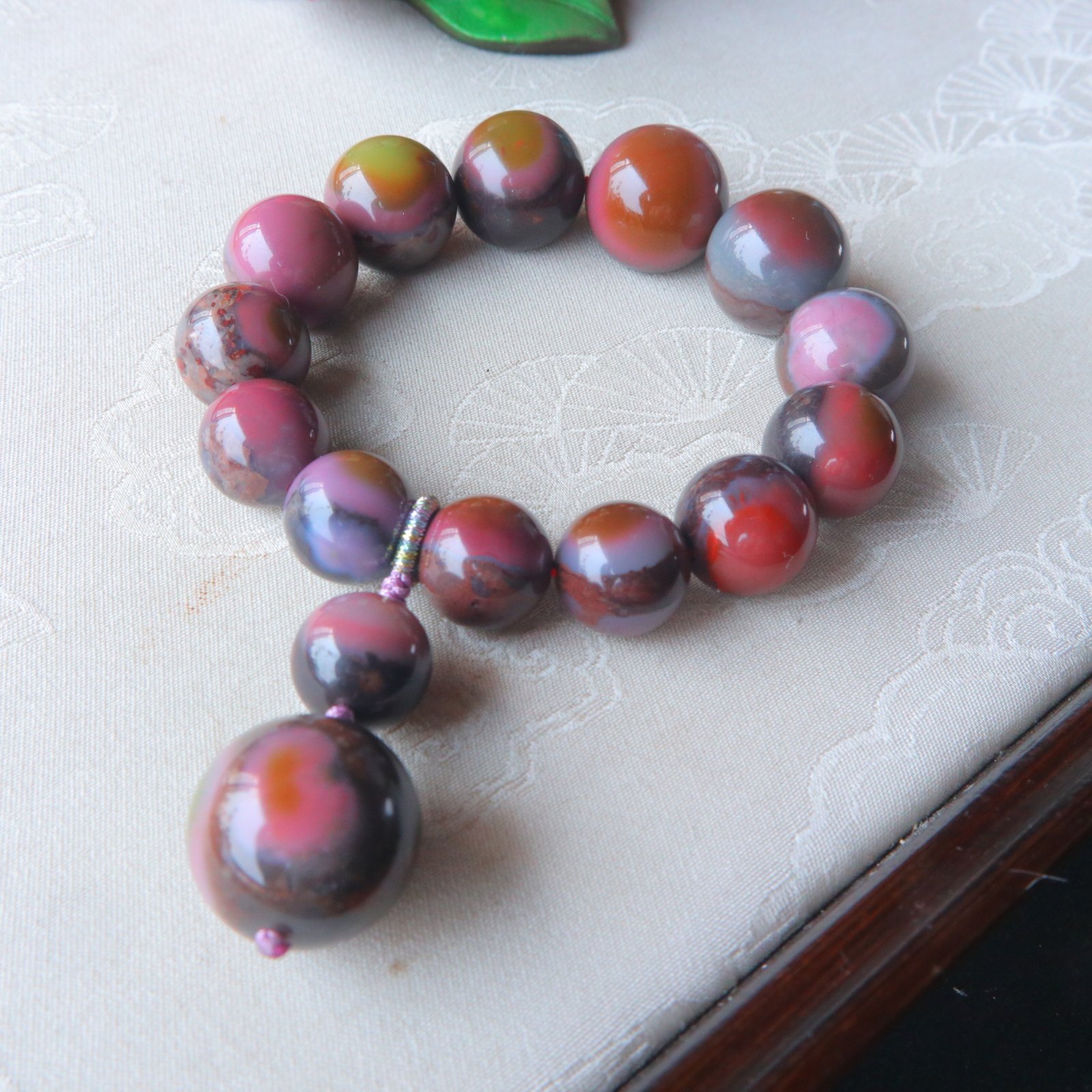 盐源玛瑙孤品石包玉天眼多彩俏色手串手持