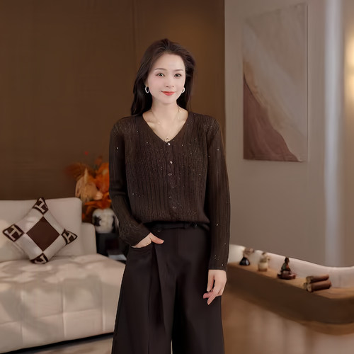 豆豆DG【小星芒】V领纽扣设计宽松显瘦针织开衫女上衣-26QM26955