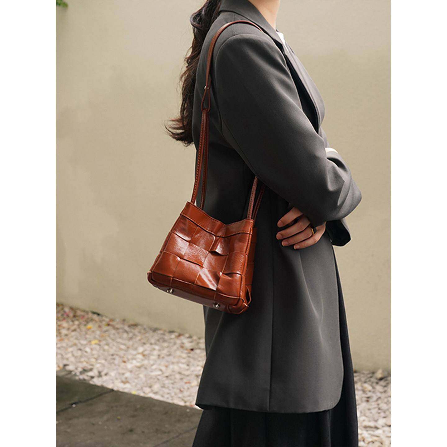 【日本购】小众头层牛皮编织包包女大容量真皮托特包单肩斜挎手提,箱包皮具/热销女包/男包,编织包,淘宝优惠券,粉丝福利购,淘宝优惠卷