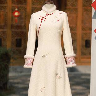 冬款旗袍2025年新款米白色连衣裙冬季超仙年轻款长袖加绒加厚改良